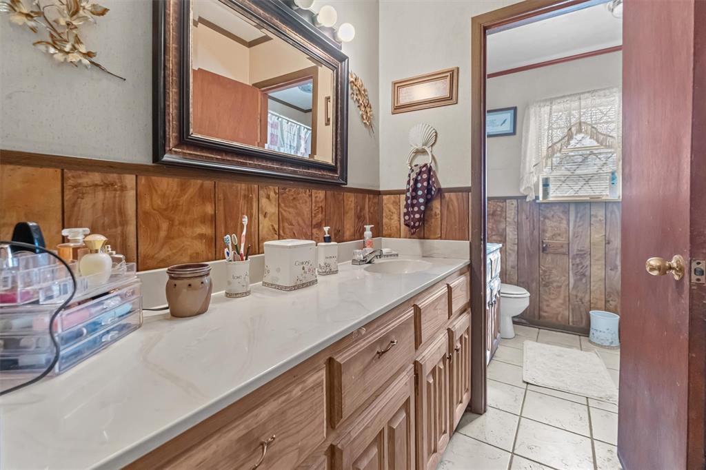703 Amy Street Property Photo 18