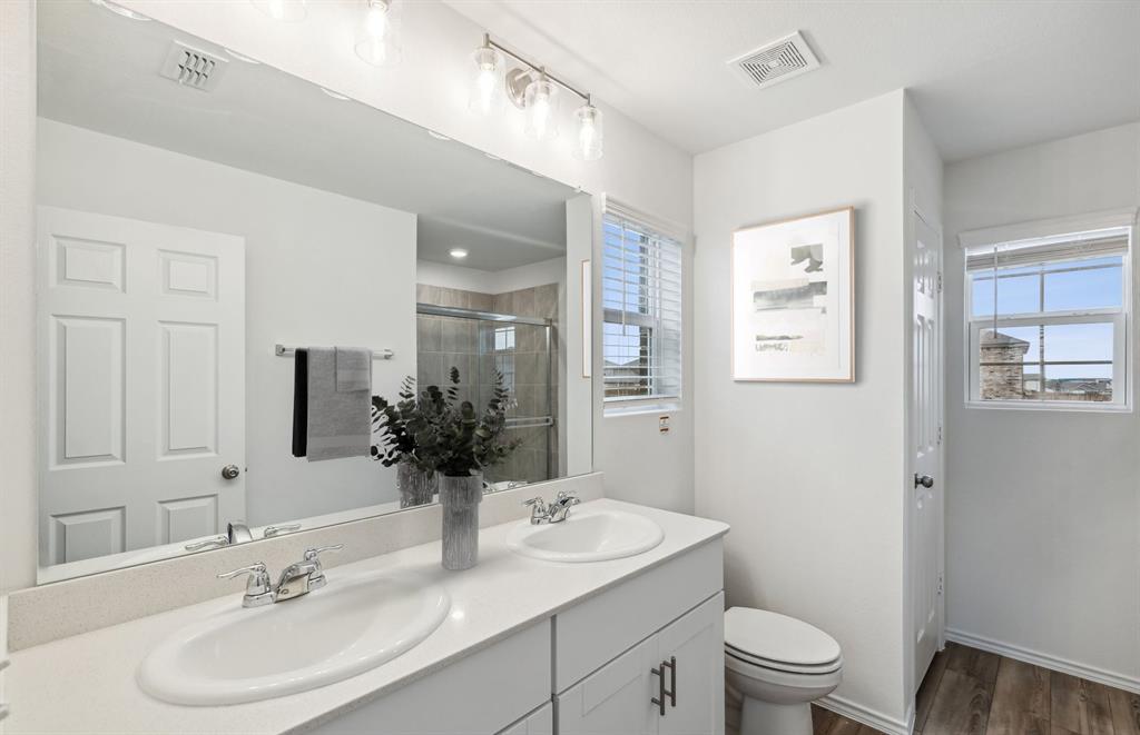 2463 Arbutus Drive Property Photo 8