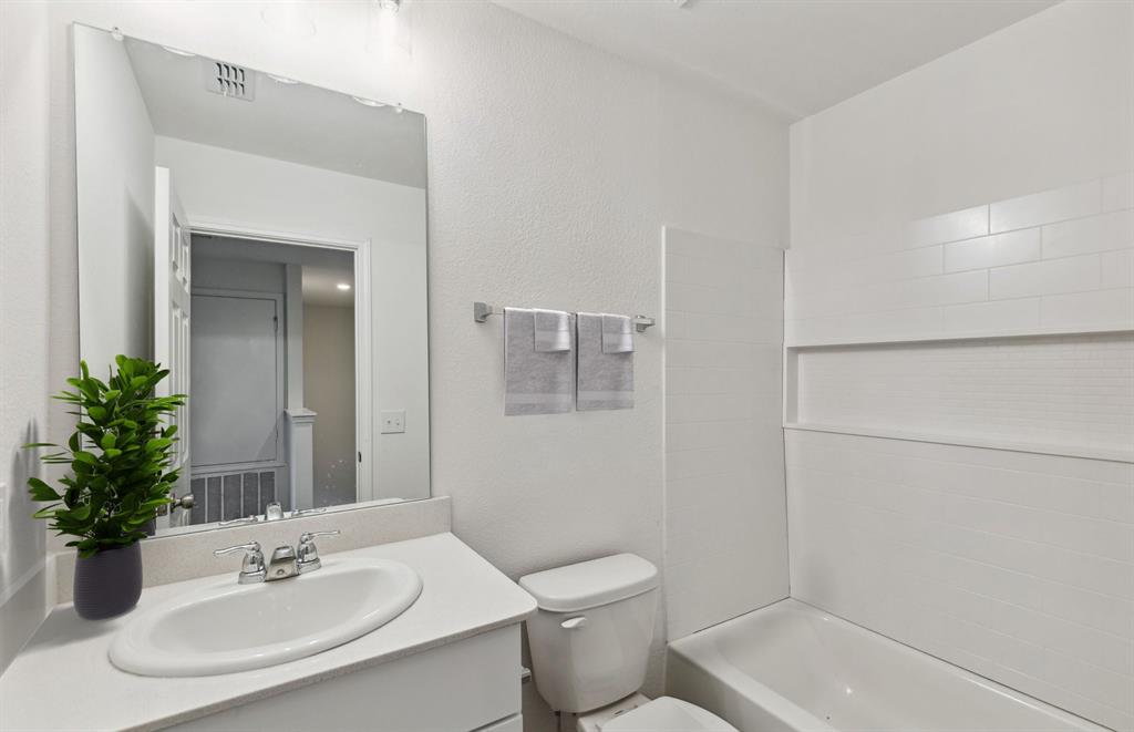 2463 Arbutus Drive Property Photo 10