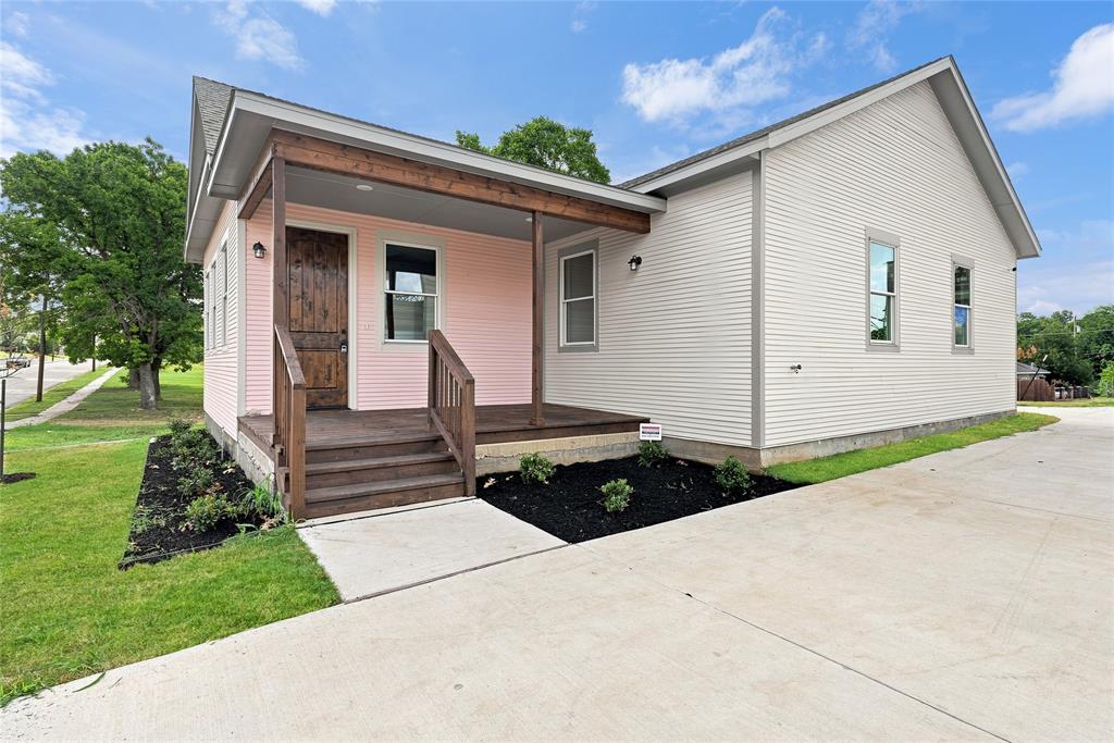 1022 E 9th Street Property Photo 1