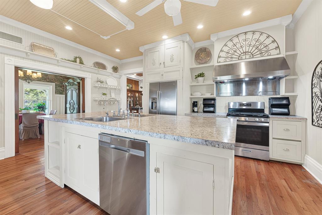 1425 Lone Star Road Property Photo 3
