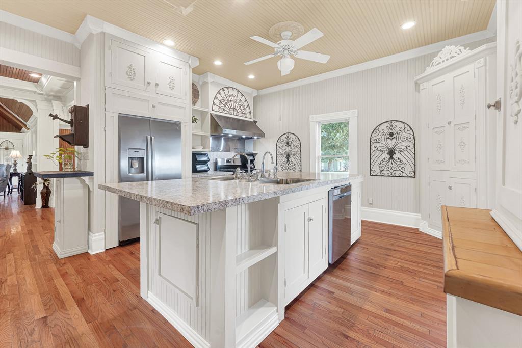 1425 Lone Star Road Property Photo 4