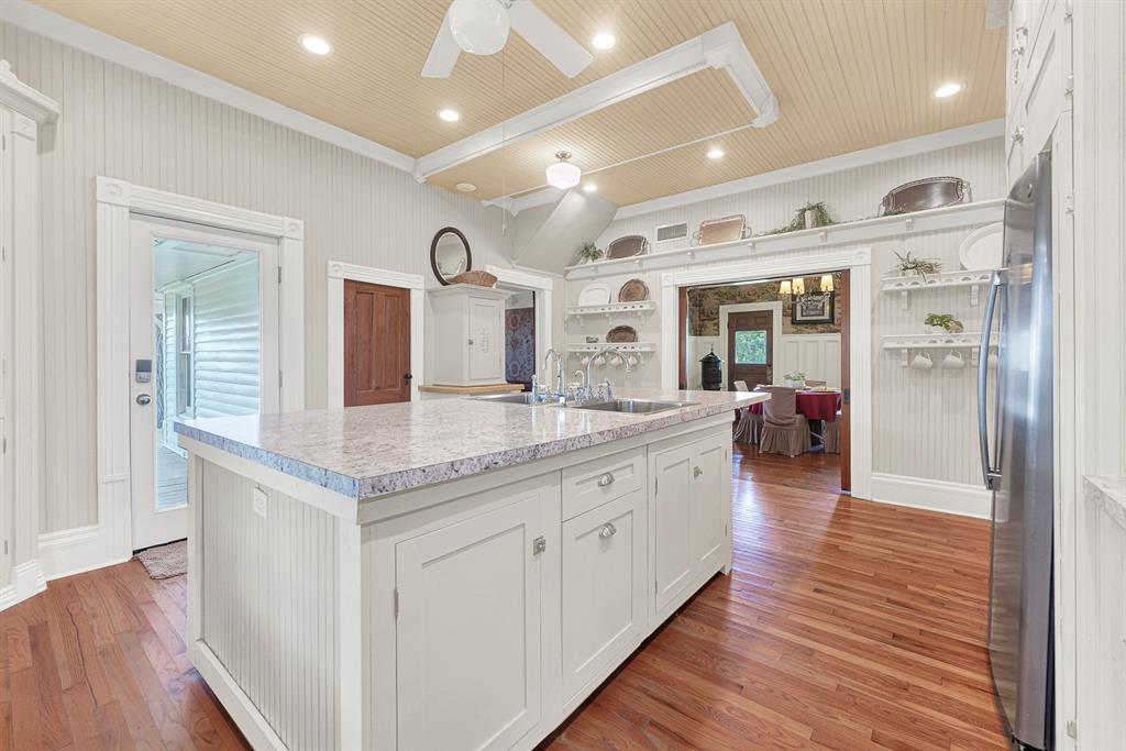 1425 Lone Star Road Property Photo 6