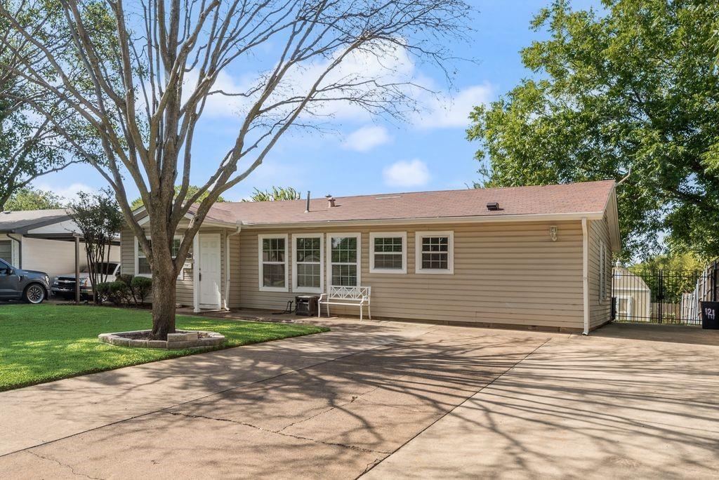 121 Dallas Drive Property Photo 1