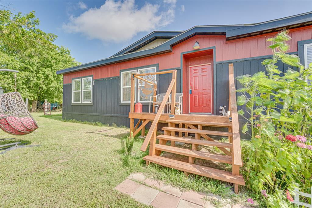 3912 County Road 4119 Property Photo 4