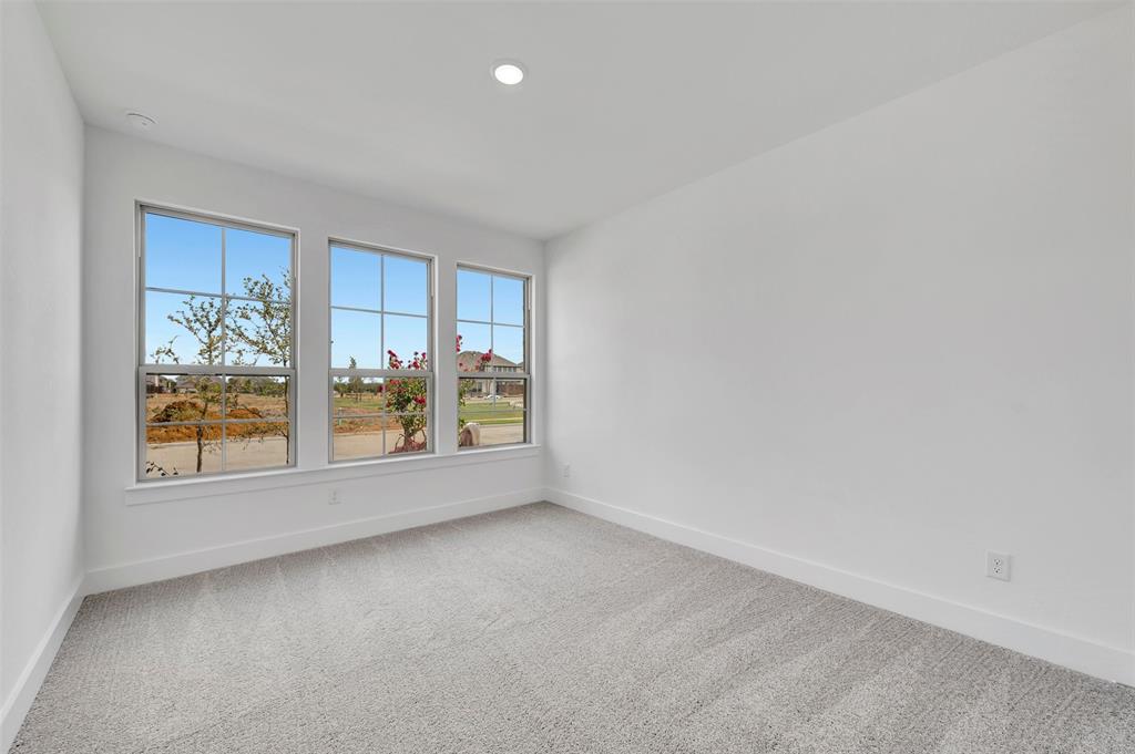 5005 Lily Creek Drive Property Photo 8