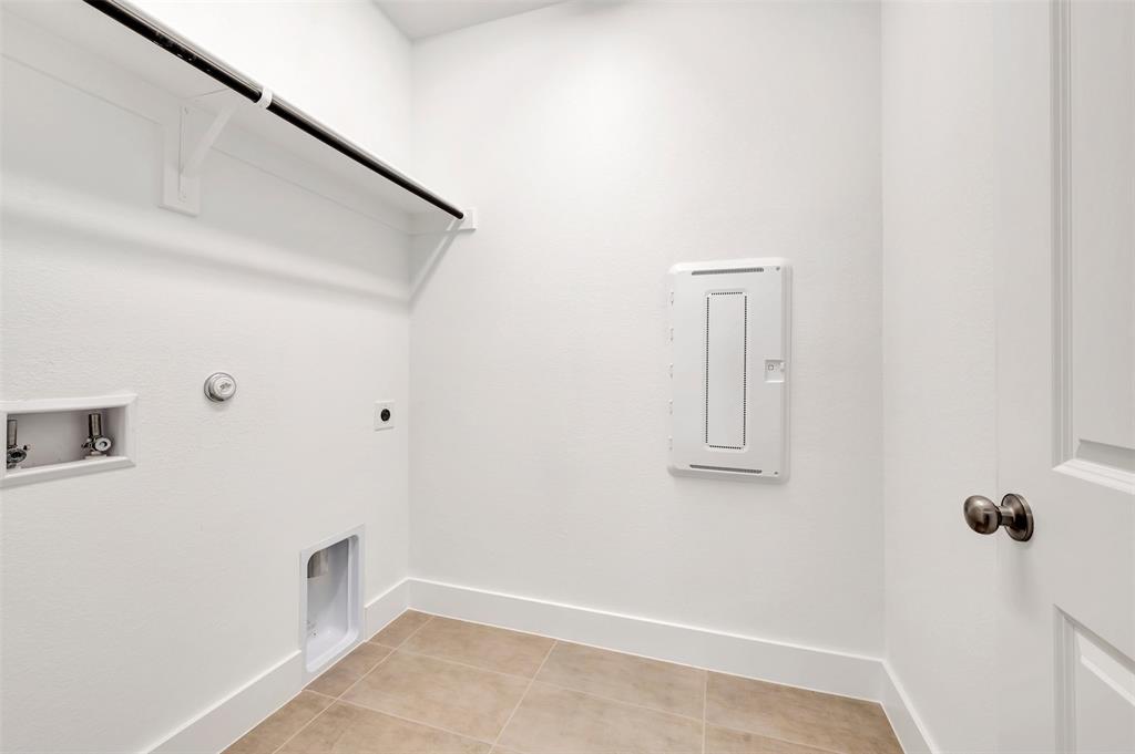 5005 Lily Creek Drive Property Photo 11