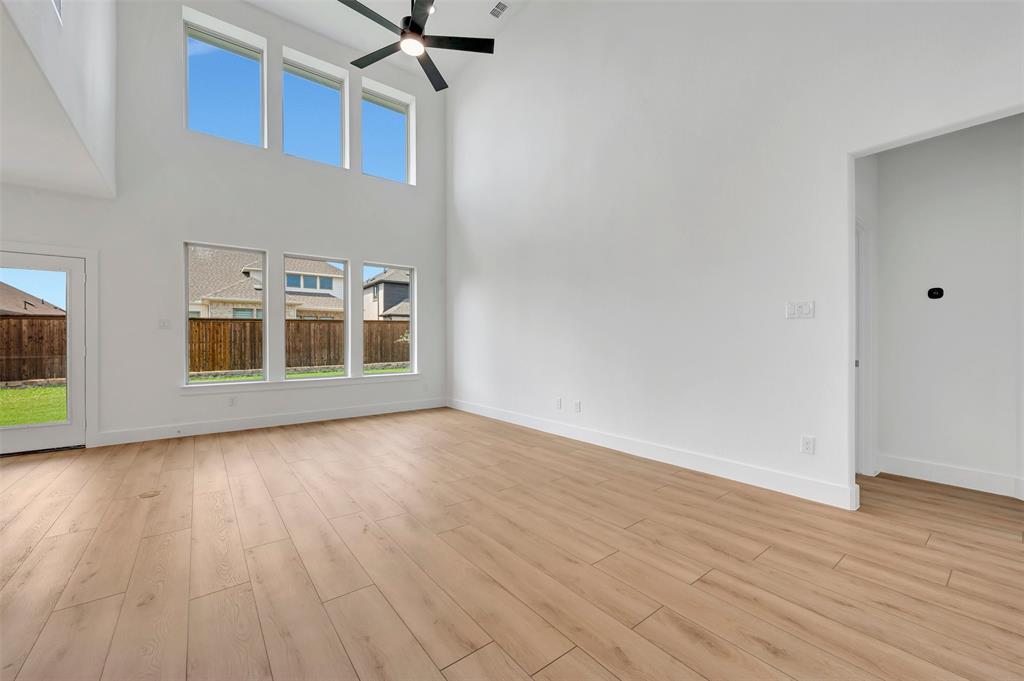 5005 Lily Creek Drive Property Photo 16