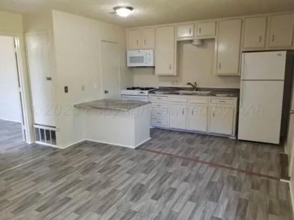 906 Birch Street Property Photo 6