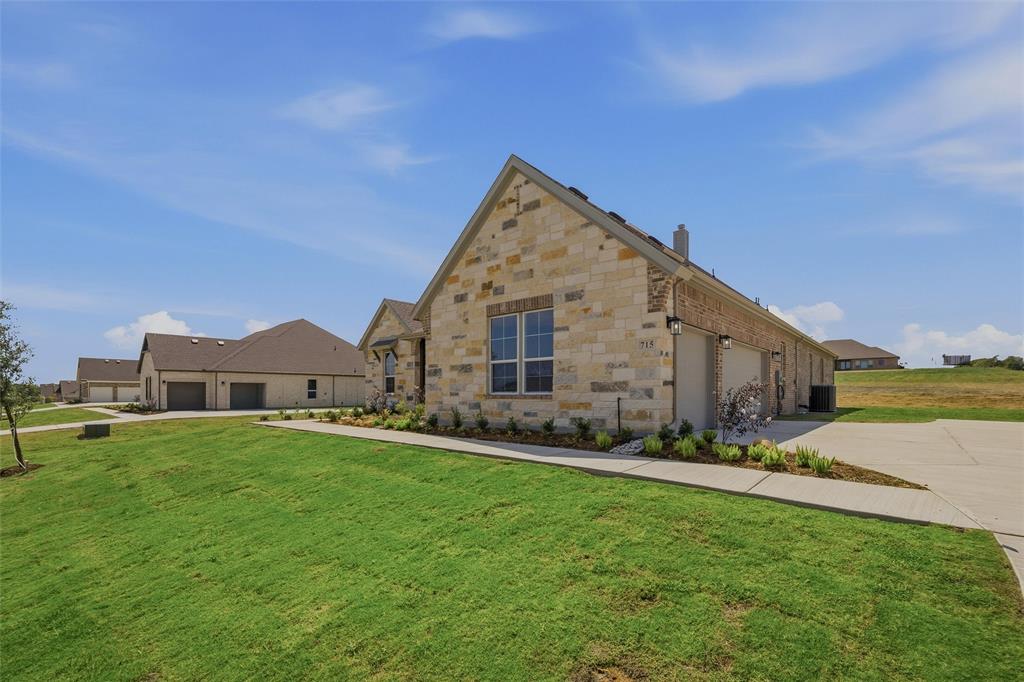 715 Water Side Drive Property Photo 3