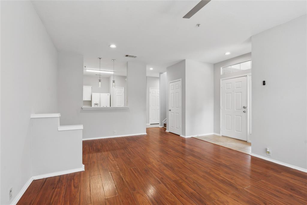 2316 Stoneleigh Place Property Photo 3
