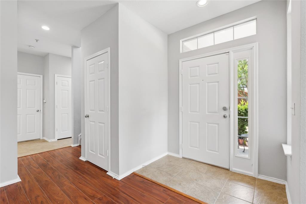 2316 Stoneleigh Place Property Photo 4