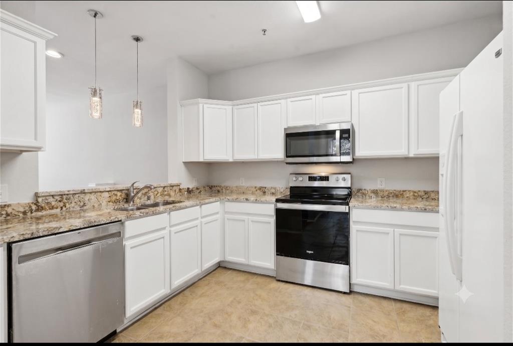 2316 Stoneleigh Place Property Photo 6