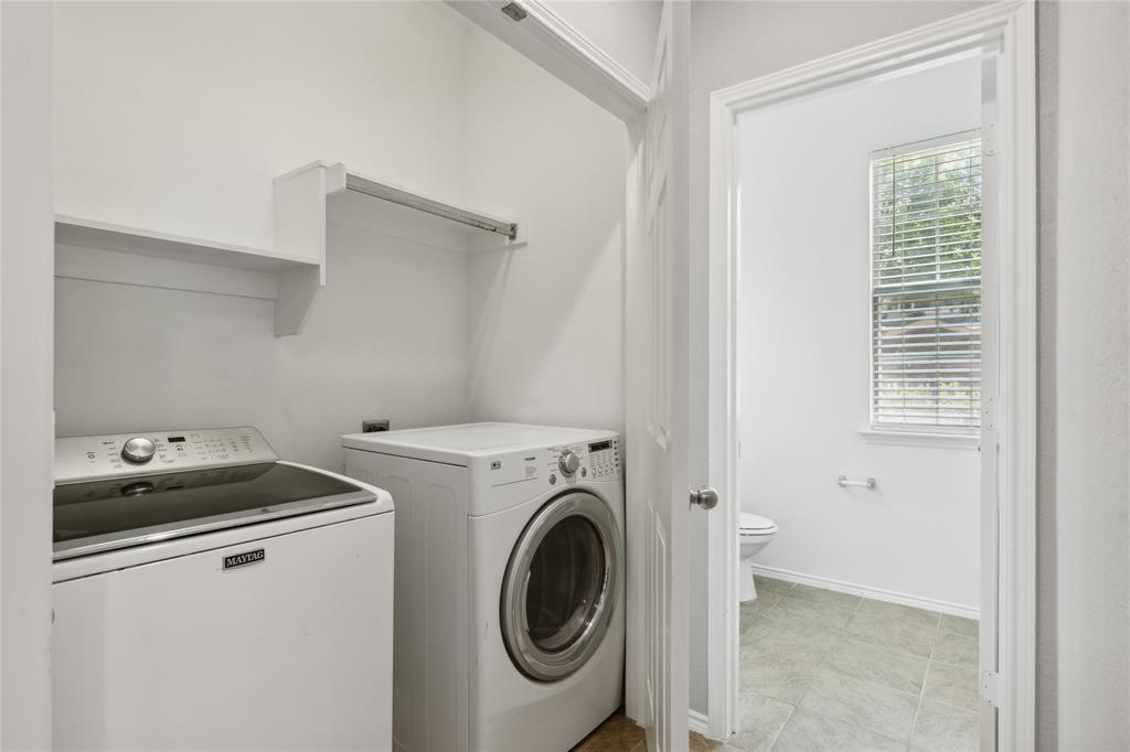 2316 Stoneleigh Place Property Photo 7