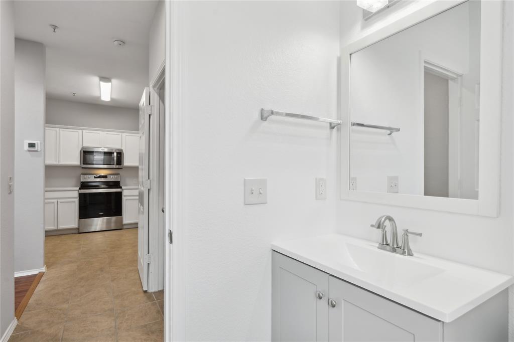 2316 Stoneleigh Place Property Photo 8
