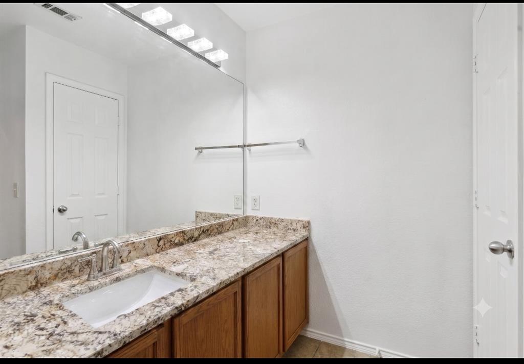 2316 Stoneleigh Place Property Photo 11