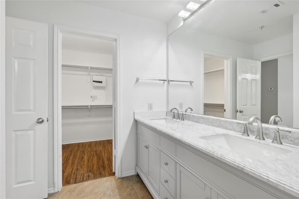 2316 Stoneleigh Place Property Photo 13