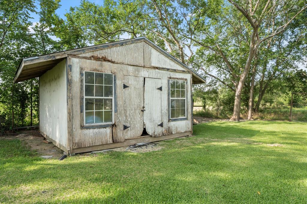 101 Se County Road 2240 Property Photo 26