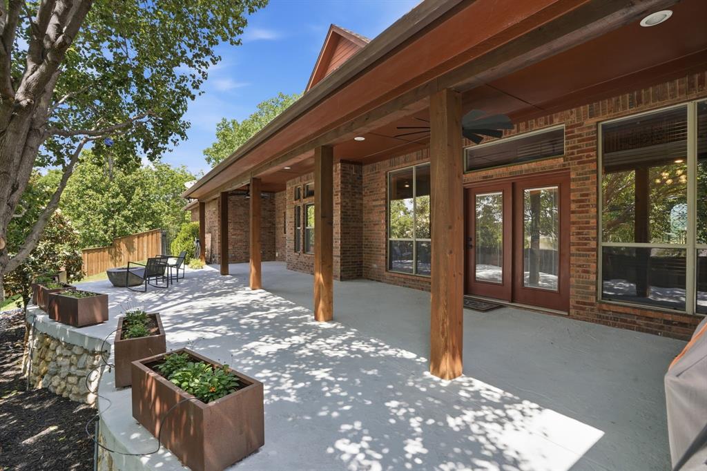 700 Briar Ridge Drive Property Photo 3