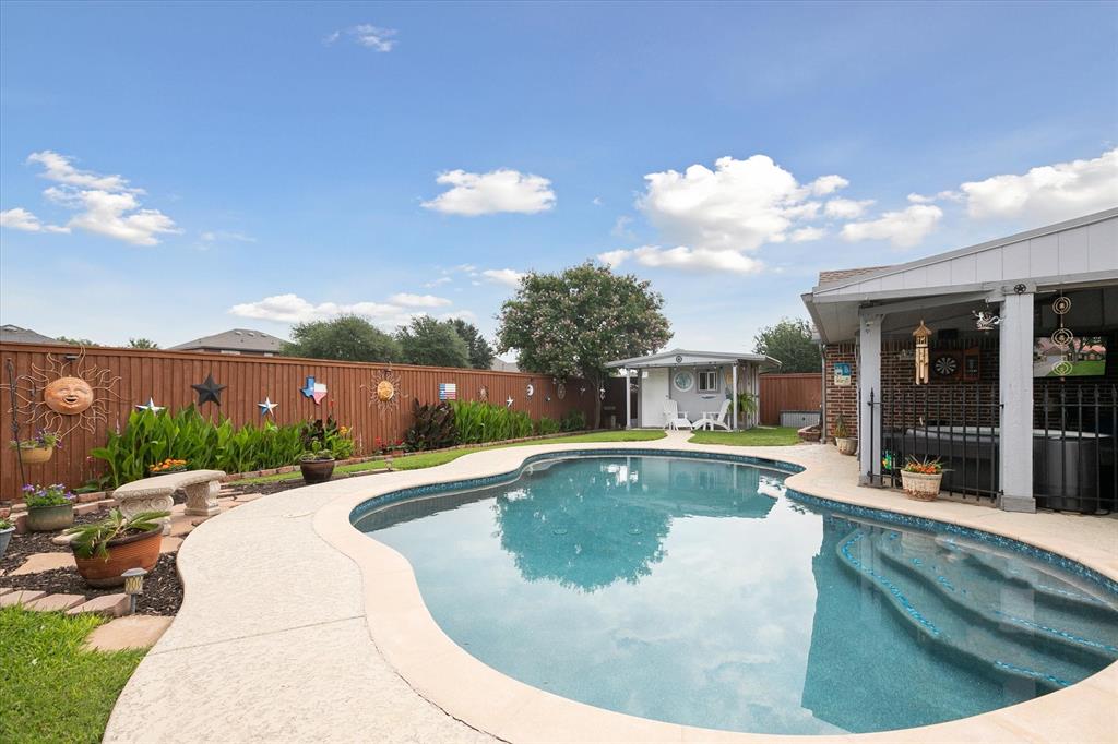 568 Willowview Drive Property Photo 1