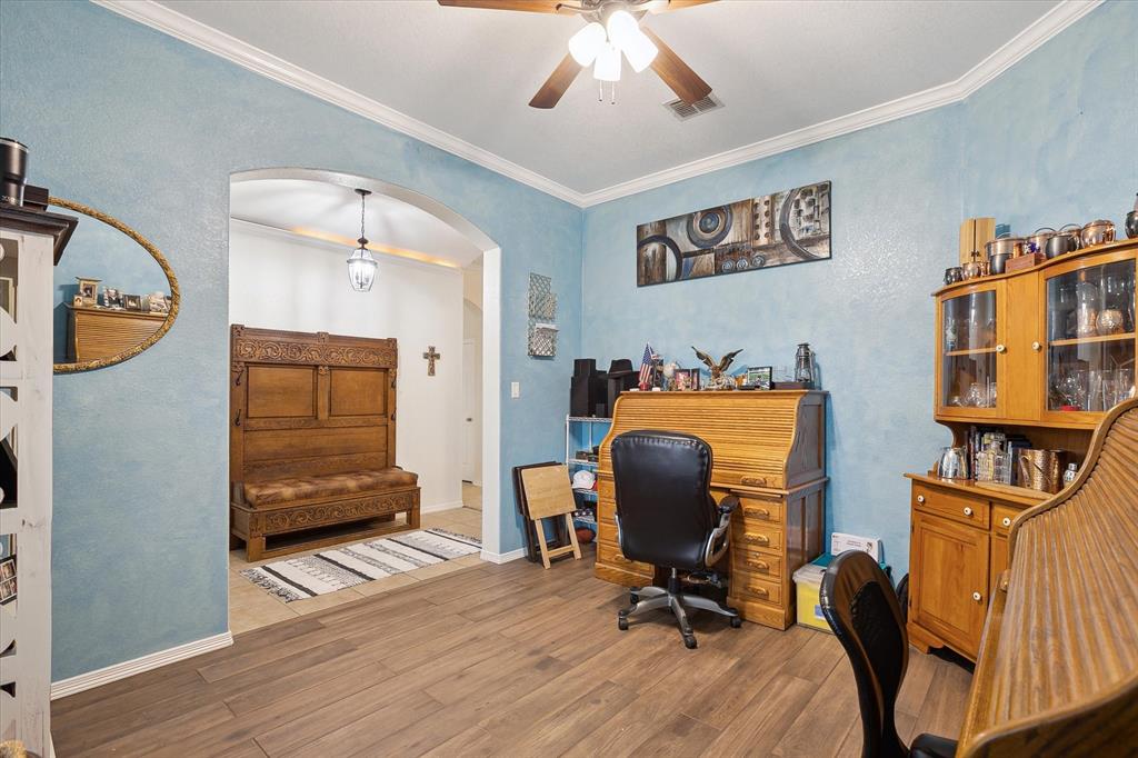 568 Willowview Drive Property Photo 6