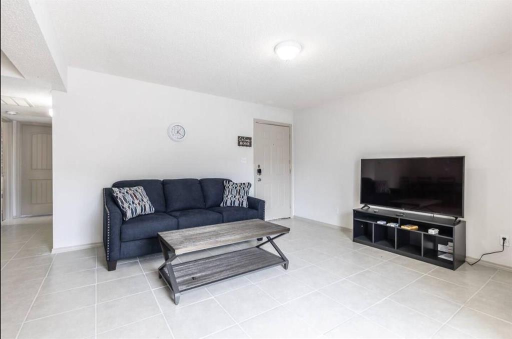 7431 Holly Hill Drive 206 Property Photo 6