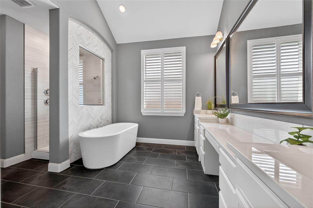 7457 Pondview Lane Property Photo 3