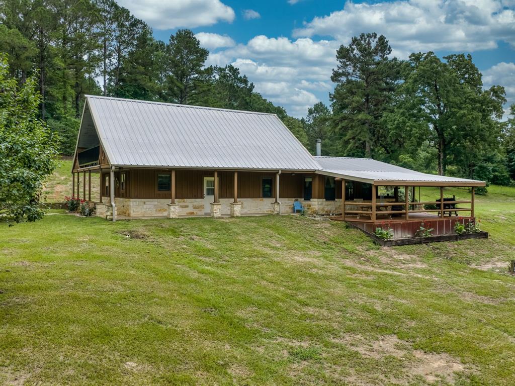 4240 County Road 2107 Property Photo 1