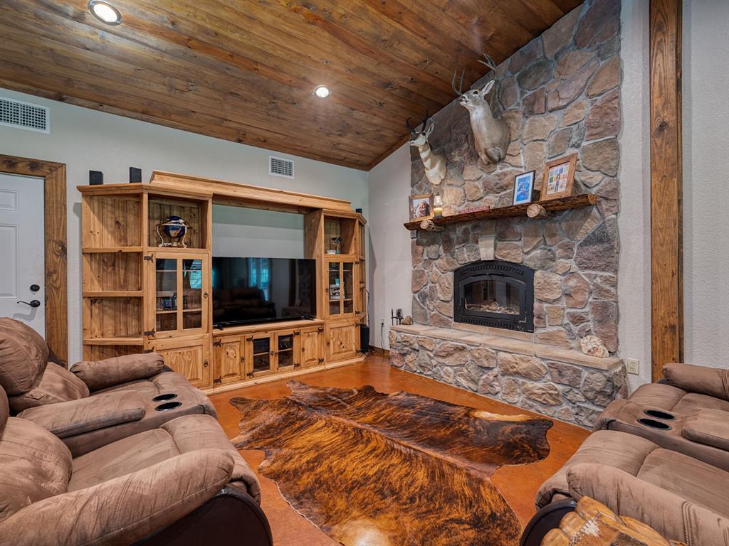 4240 County Road 2107 Property Photo 9