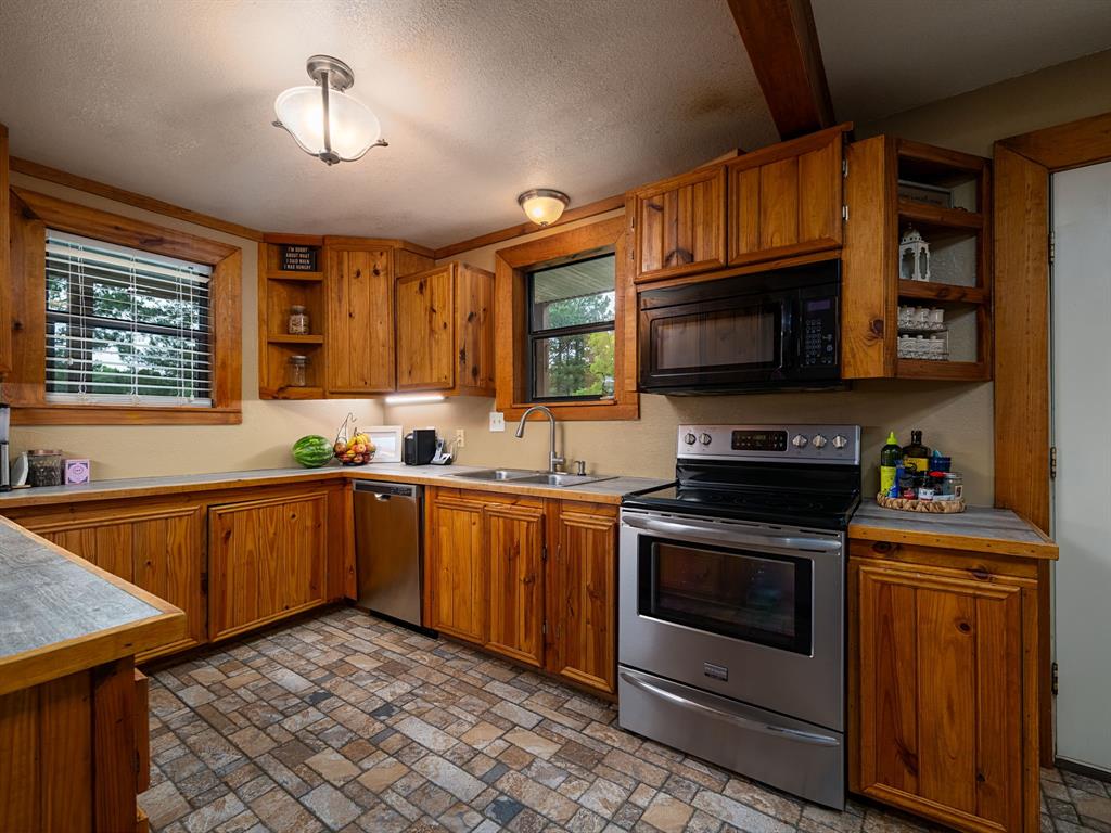 4240 County Road 2107 Property Photo 14