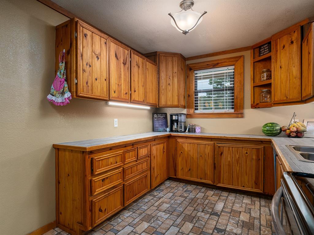 4240 County Road 2107 Property Photo 15