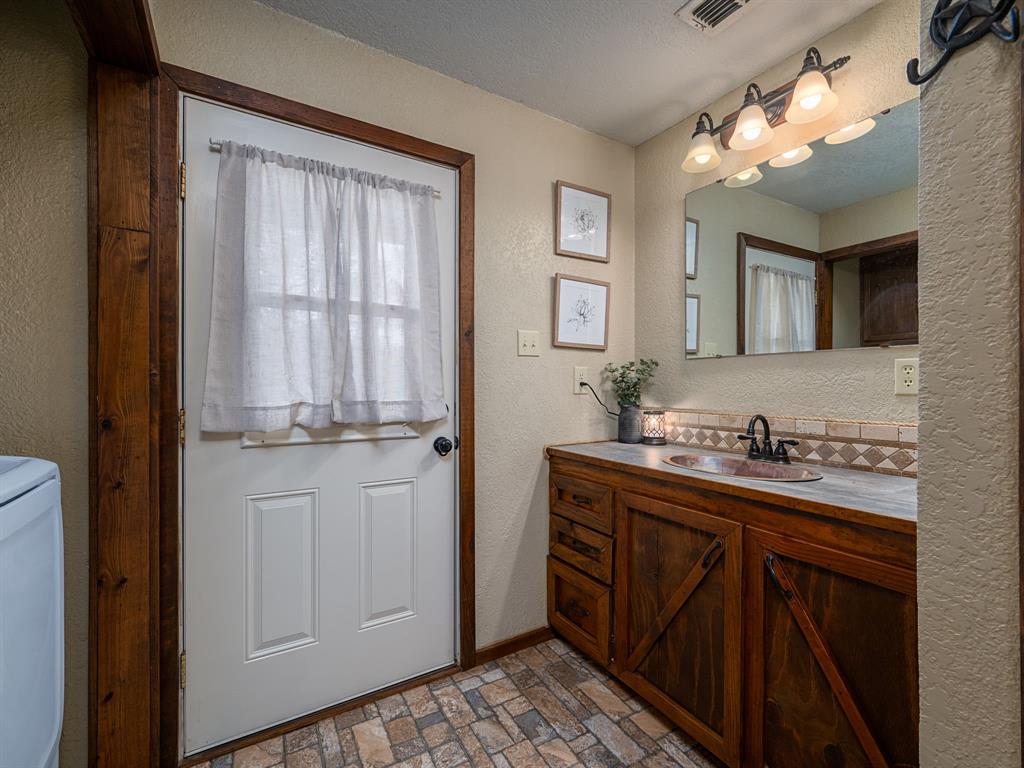 4240 County Road 2107 Property Photo 26