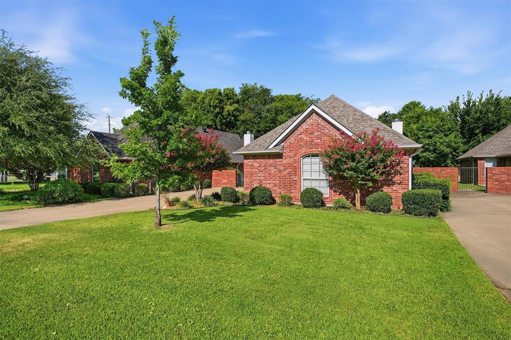 2704 Rex Cruse Drive Property Photo 1