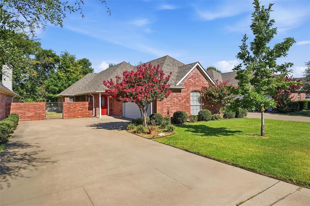 2704 Rex Cruse Drive Property Photo 4