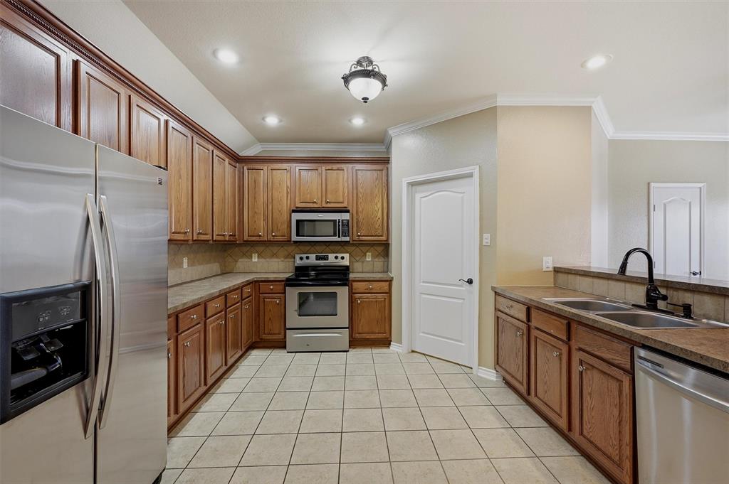 2704 Rex Cruse Drive Property Photo 13
