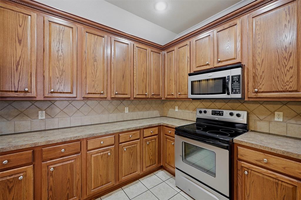 2704 Rex Cruse Drive Property Photo 16