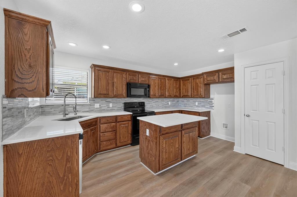 431 Nutmeg Property Photo 7