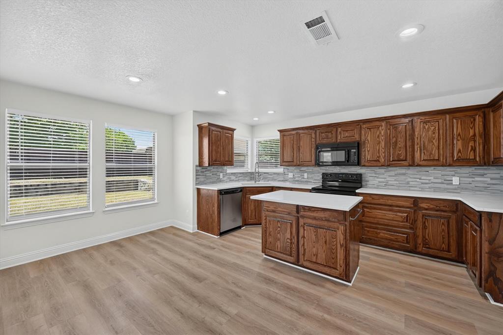 431 Nutmeg Property Photo 8