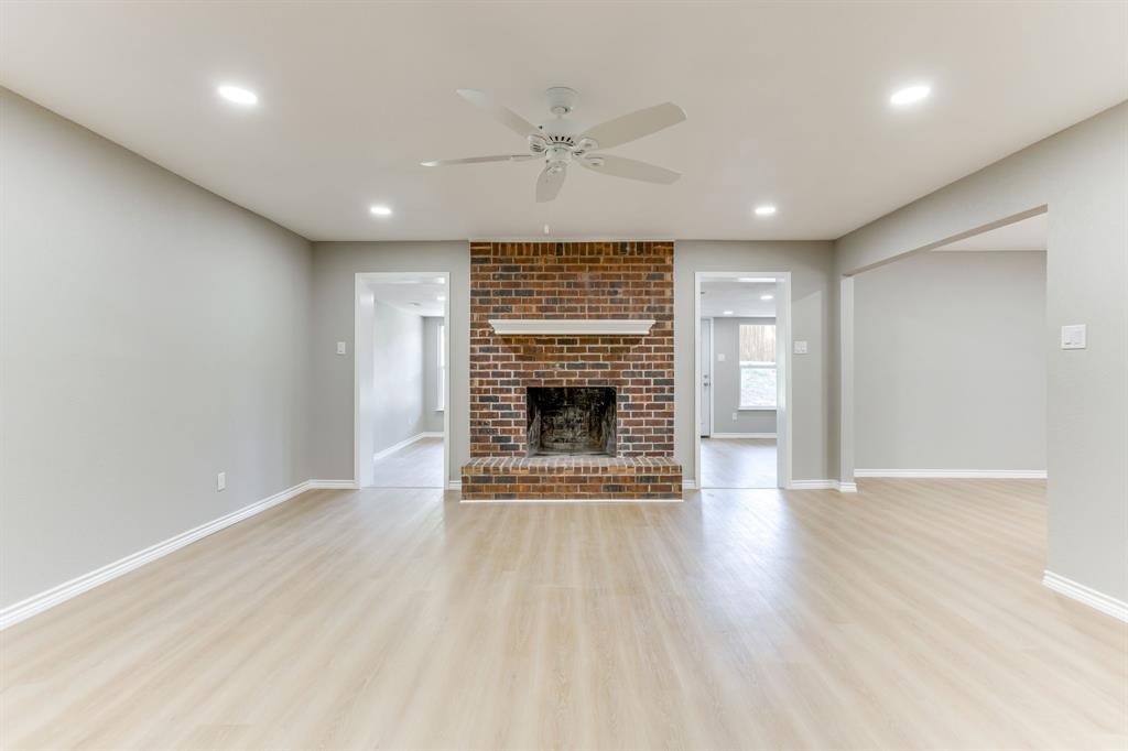 2709 Springbrooke Drive Property Photo 2