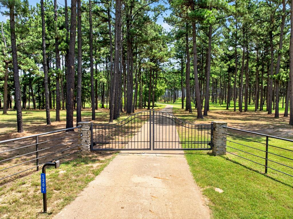 1201 Robbins Road Property Photo 3