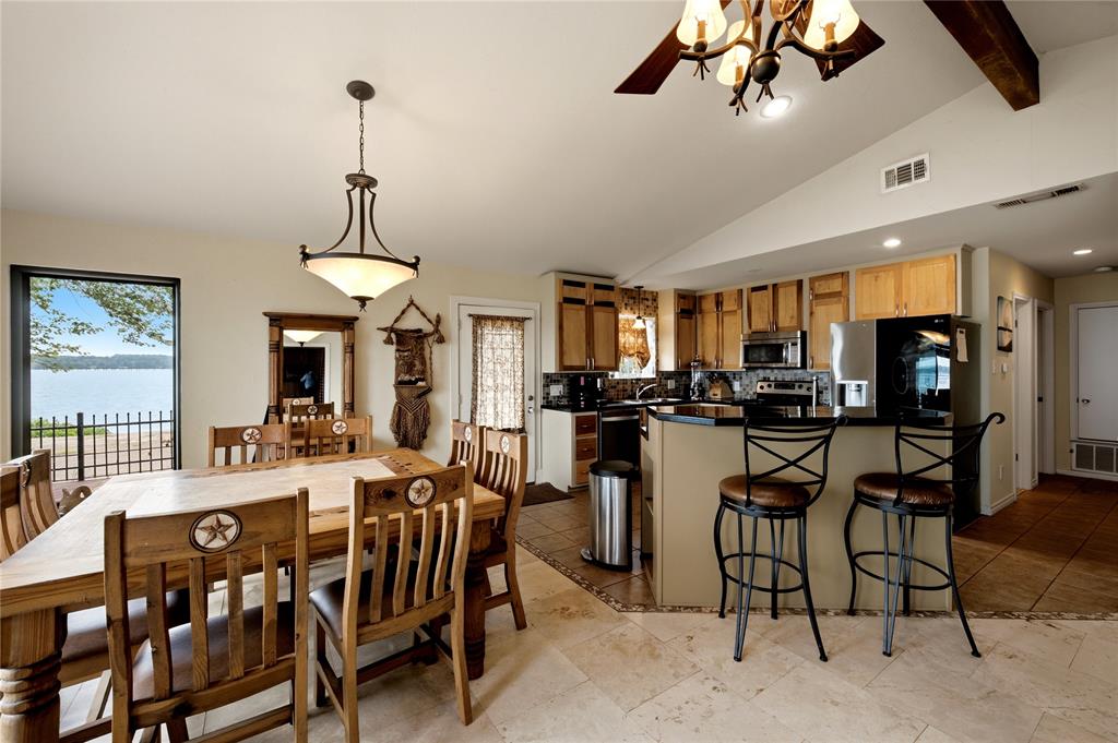 21282 Southwind Drive Property Photo 8