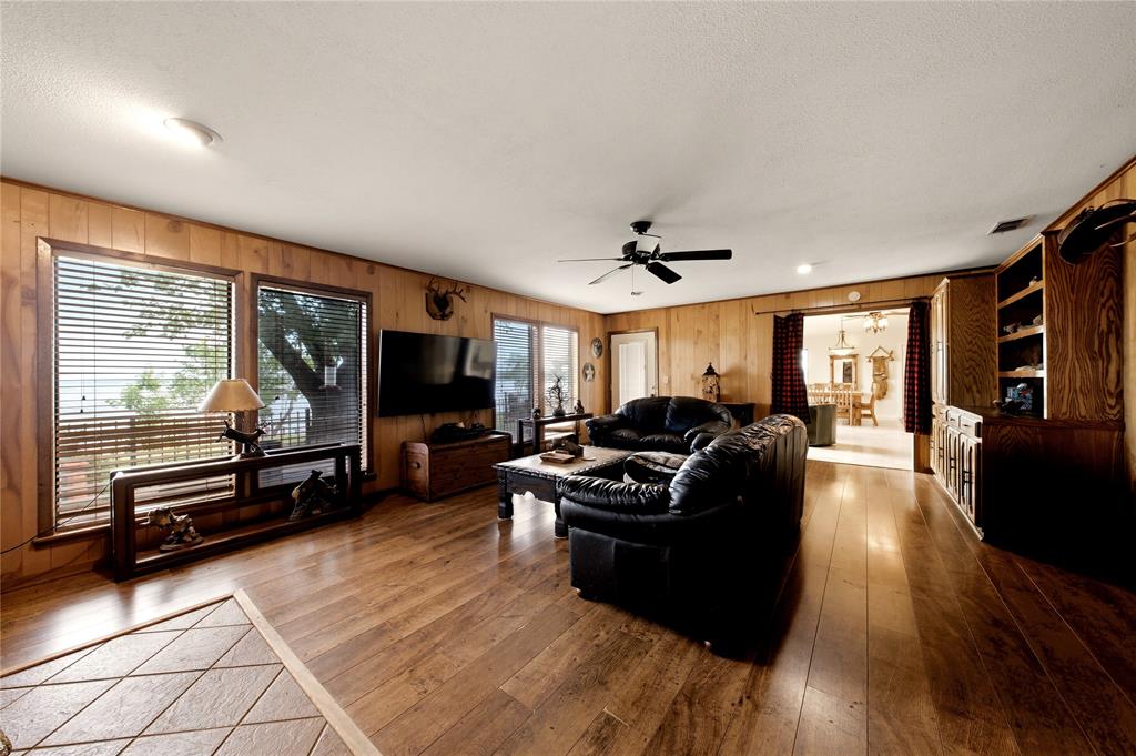 21282 Southwind Drive Property Photo 10