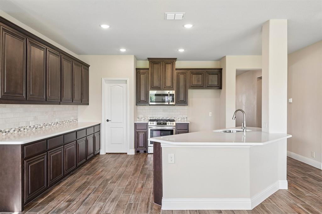 1228 Abbeygreen Road Property Photo 3