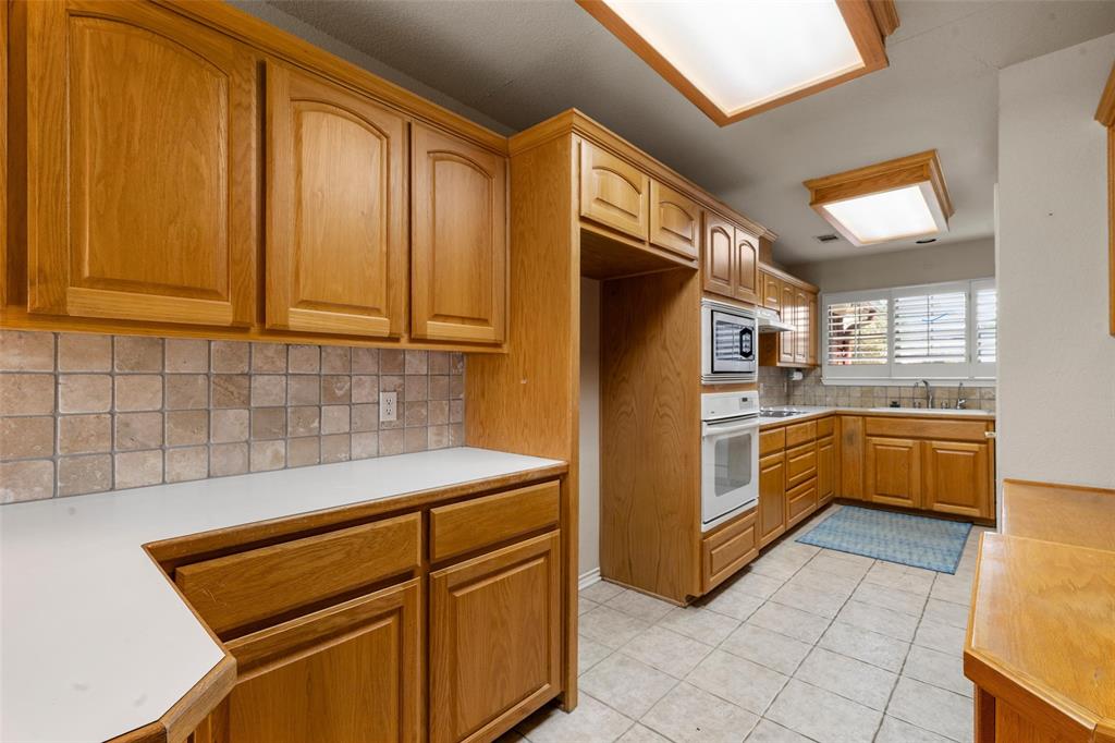 23008 Whispering Meadow Drive Property Photo 7