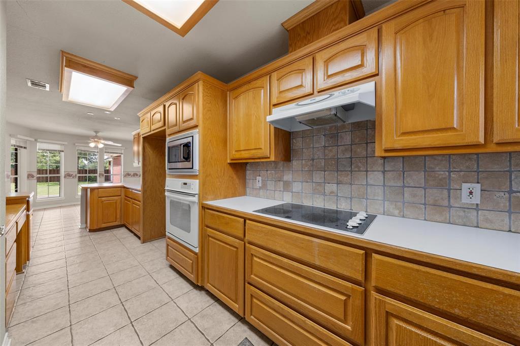 23008 Whispering Meadow Drive Property Photo 9