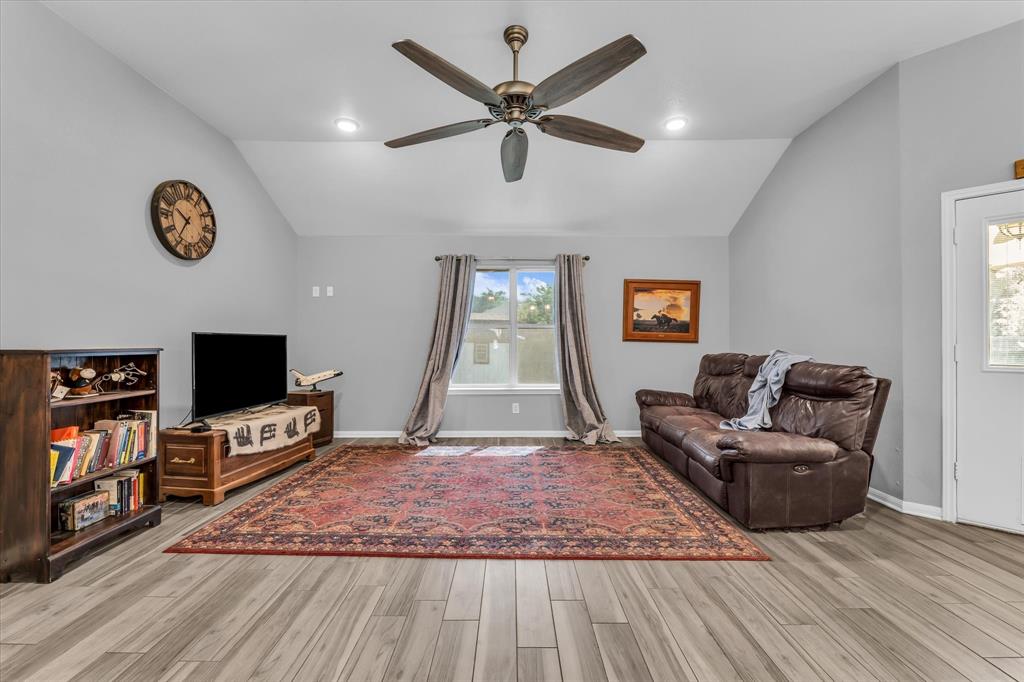 7 Market Loop Property Photo 9