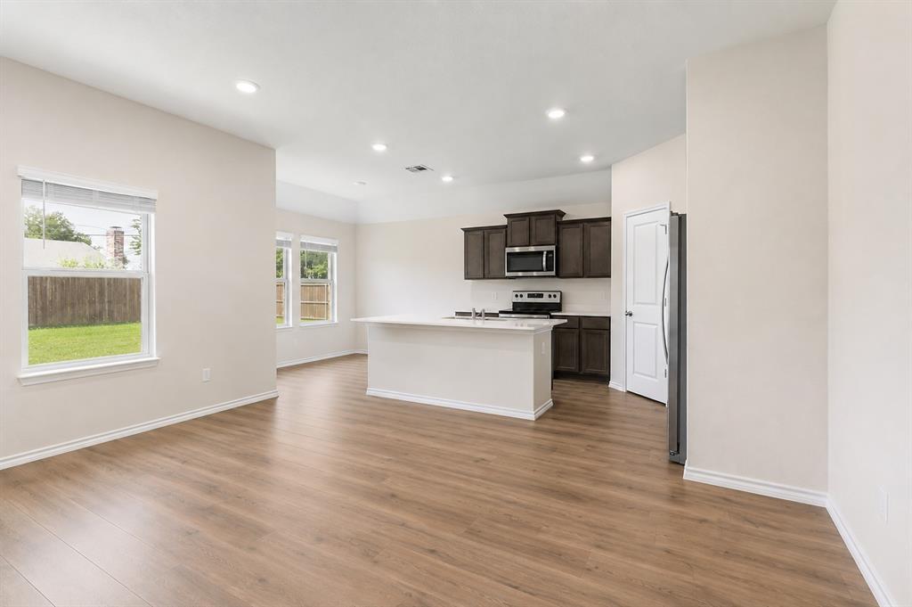 1804 Pecan Valley Drive Property Photo 3