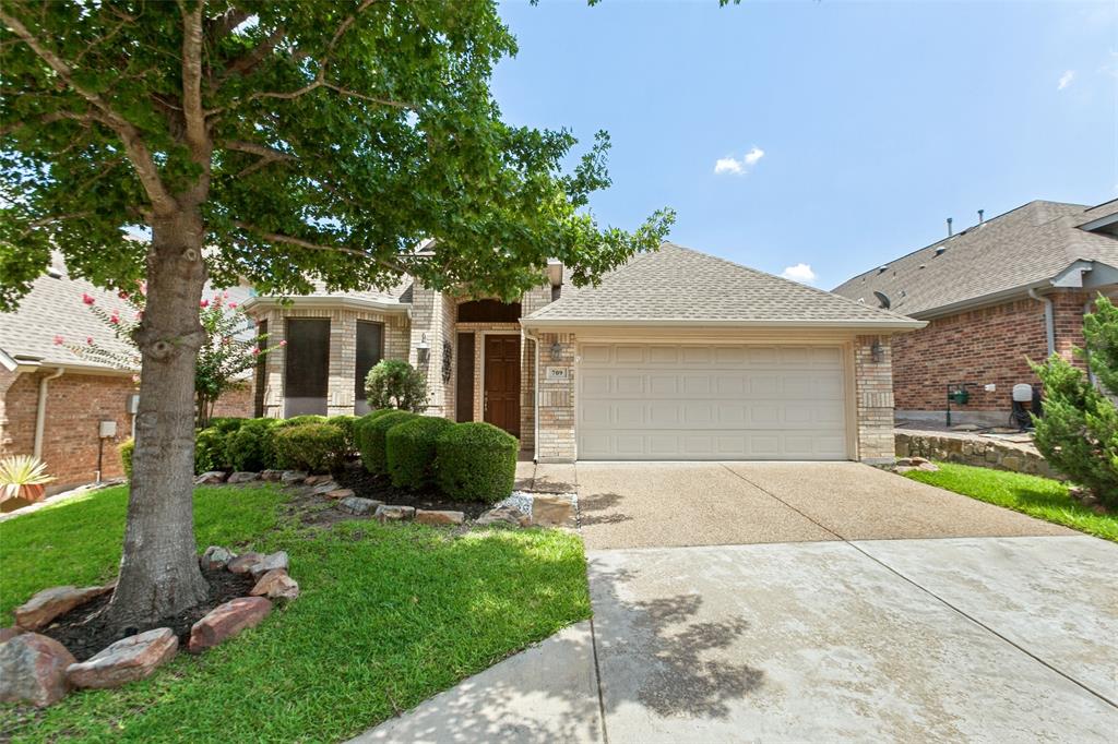 709 Pelican Hills Drive Property Photo 1