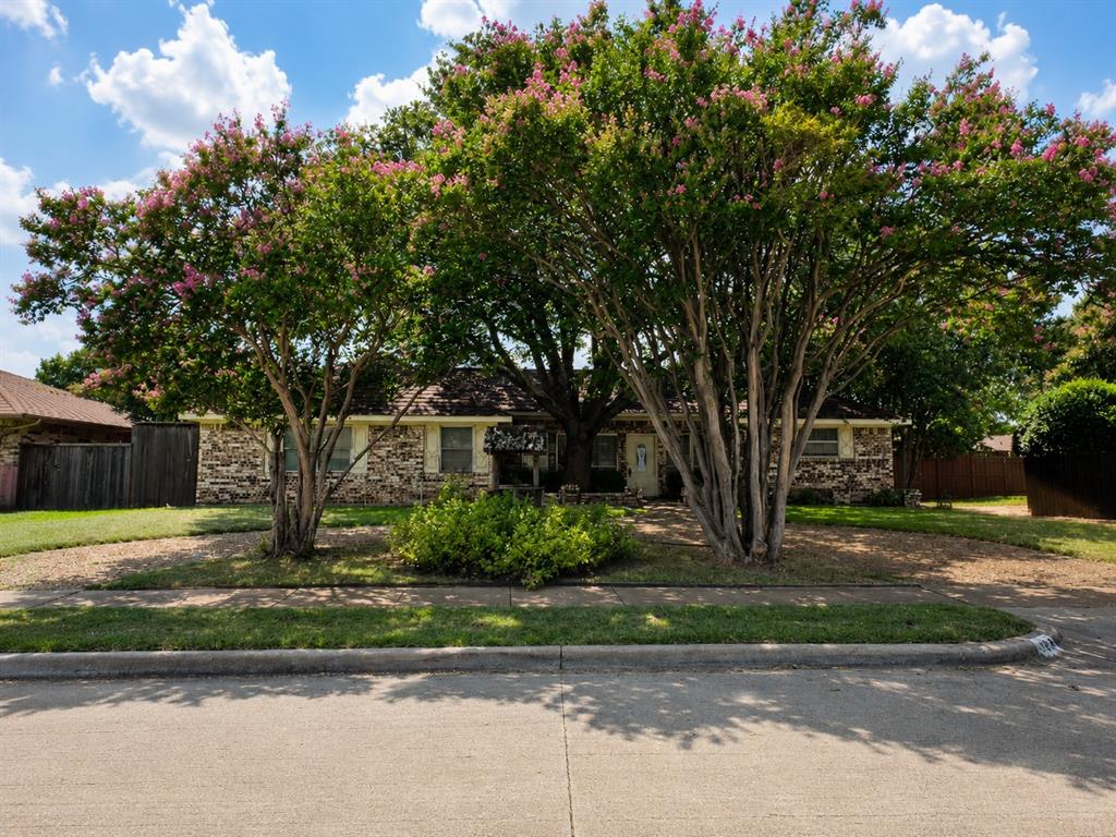604 S Briarcrest Drive Property Photo 1
