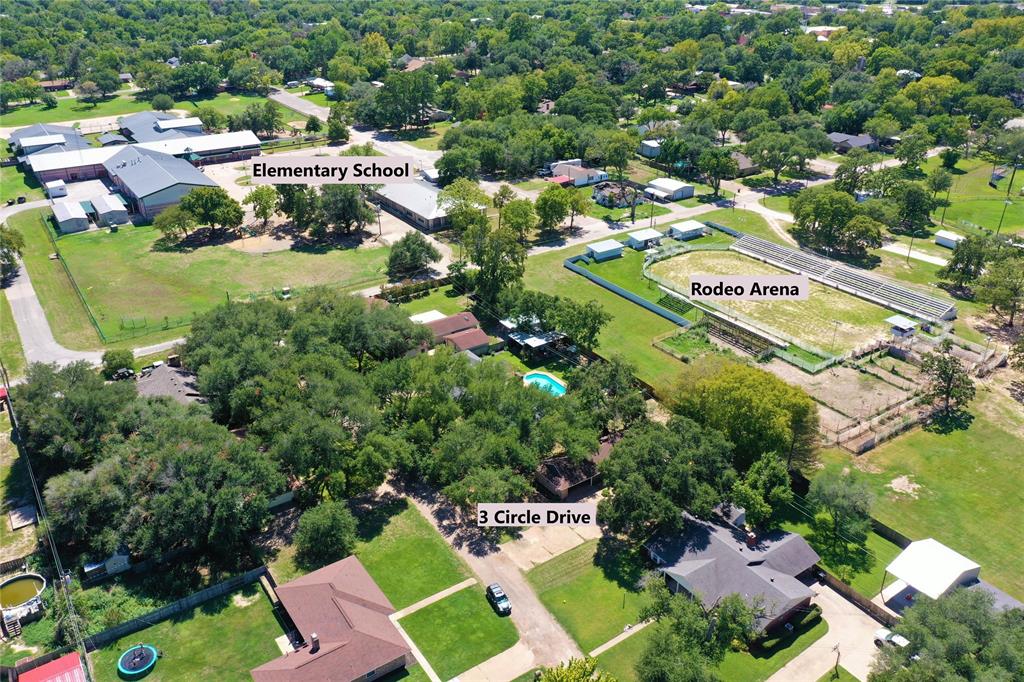 3 Circle Drive Property Photo 1